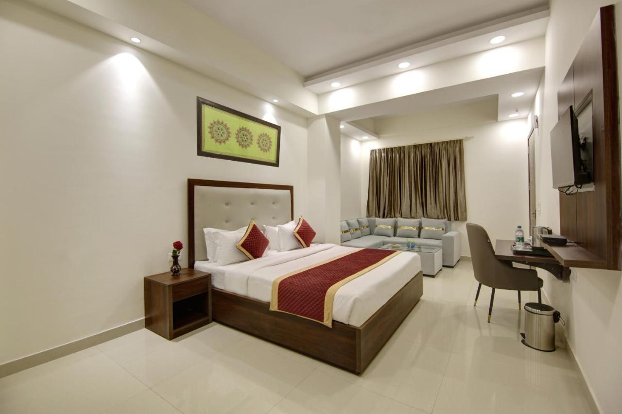 Hotel La Mirage Noida Exterior foto